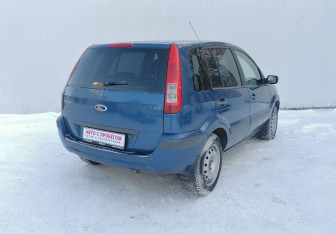 Подержанный автомобиль Ford Fusion 2008 года (5 фото)