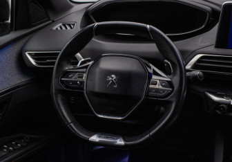 Подержанный автомобиль Peugeot 3008 2017 года (15 фото)