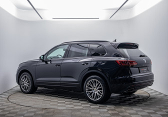 Подержанный автомобиль Volkswagen Touareg 2019 года (7 фото)