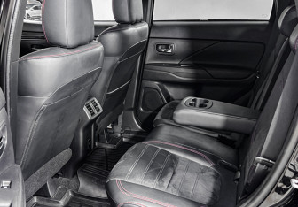 Подержанный автомобиль Mitsubishi Outlander 2021 года (15 фото)