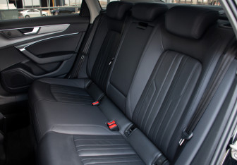 Подержанный автомобиль Audi A6 Sedan 2021 года (12 фото)