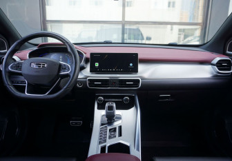 Подержанный автомобиль Geely Coolray 2021 года (12 фото)