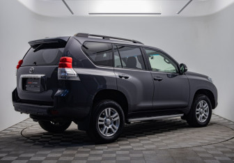 Подержанный автомобиль Toyota Land Cruiser Prado 2013 года (5 фото)