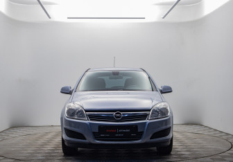 Подержанный автомобиль Opel Astra Wagon 2011 года (2 фото)