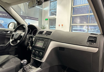 Подержанный автомобиль Skoda Yeti 2012 года (11 фото)