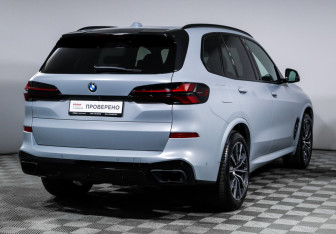 Подержанный автомобиль BMW X5 2024 года (5 фото)