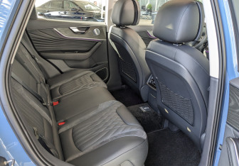 Новый Hongqi HS5 2024 (12 фото)