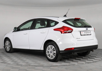 Подержанный автомобиль Ford Focus Hatchback 2018 года (7 фото)