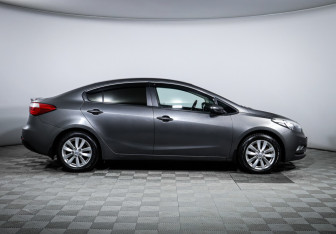 Подержанный автомобиль Kia Cerato Sedan 2015 года (4 фото)