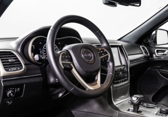 Подержанный автомобиль Jeep Grand Cherokee 2013 года (13 фото)