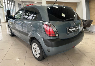 Подержанный автомобиль Kia Rio Hatchback 2007 года (7 фото)