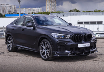 Подержанный автомобиль BMW X6 2021 года (3 фото)
