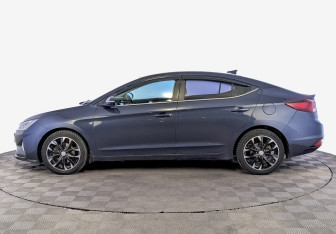 Подержанный автомобиль Hyundai Elantra Sedan 2019 года (8 фото)