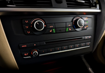 Подержанный автомобиль BMW X3 2016 года (27 фото)