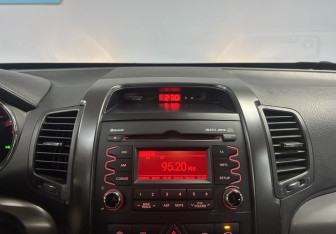 Подержанный автомобиль Kia Sorento 2012 года (15 фото)