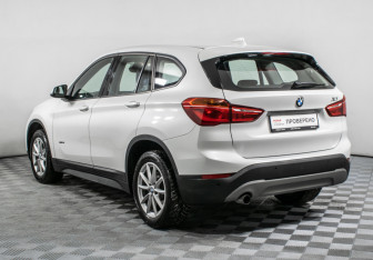 Подержанный автомобиль BMW X1 2017 года (7 фото)