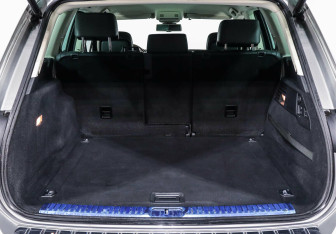 Подержанный автомобиль Volkswagen Touareg 2015 года (19 фото)