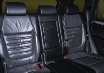 Подержанный автомобиль Volkswagen Touareg 2011 года (15 фото)