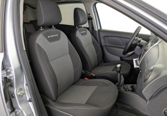 Подержанный автомобиль Renault Sandero 2021 года (23 фото)