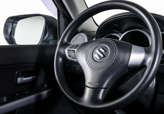 Подержанный автомобиль Suzuki Grand Vitara 2011 года (16 фото)