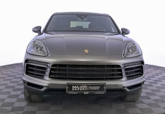 Подержанный автомобиль Porsche Cayenne 2018 года (2 фото)