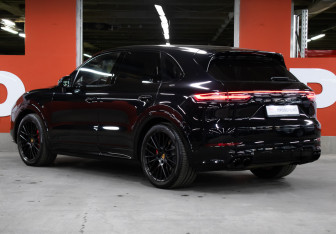 Подержанный автомобиль Porsche Cayenne 2021 года (7 фото)