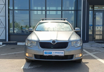 Подержанный автомобиль Skoda Superb Wagon 2012 года (2 фото)