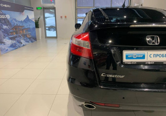 Подержанный автомобиль Honda Crosstour 2012 года (8 фото)