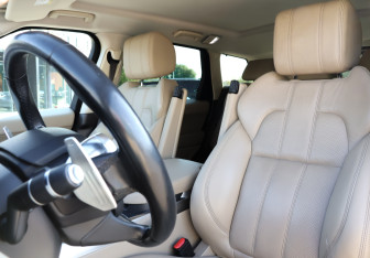 Подержанный автомобиль Land Rover Range Rover Sport 2015 года (16 фото)