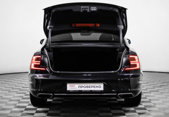 Подержанный автомобиль Volvo S90 2019 года (14 фото)