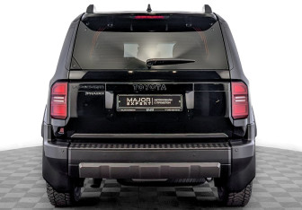 Подержанный автомобиль Toyota Land Cruiser Prado 2024 года (6 фото)