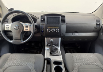Подержанный автомобиль Nissan Pathfinder 2012 года (13 фото)