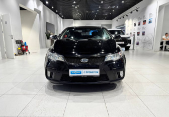 Подержанный автомобиль Kia Cerato Coupe 2010 года (2 фото)