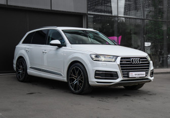Подержанный автомобиль Audi Q7 2016 года (3 фото)