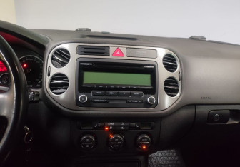 Подержанный автомобиль Volkswagen Tiguan 2008 года (14 фото)