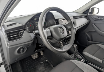 Подержанный автомобиль Skoda Rapid Liftback 2021 года (16 фото)