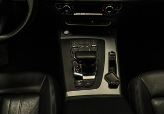 Подержанный автомобиль Audi Q5 2017 года (13 фото)