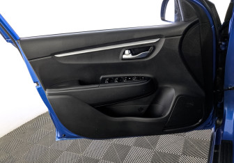 Подержанный автомобиль Kia Rio Hatchback 2021 года (19 фото)
