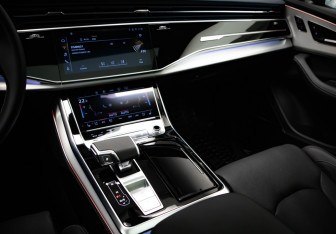 Подержанный автомобиль Audi Q7 2024 года (19 фото)