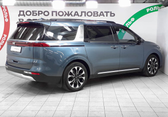 Подержанный автомобиль Kia Carnival 2020 года (4 фото)