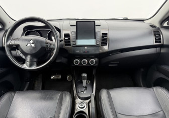 Подержанный автомобиль Mitsubishi Outlander 2007 года (13 фото)