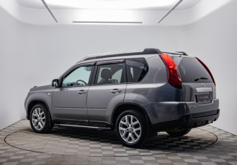 Подержанный автомобиль Nissan X-Trail 2014 года (7 фото)