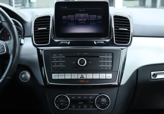 Подержанный автомобиль Mercedes-Benz GLE 2018 года (21 фото)