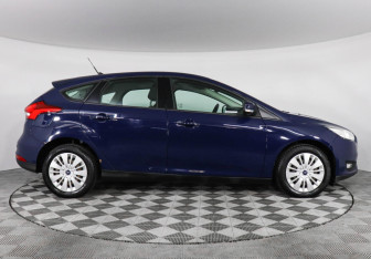 Подержанный автомобиль Ford Focus Hatchback 2017 года (4 фото)