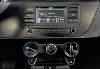 Подержанный автомобиль Kia Rio Hatchback 2021 года (16 фото)
