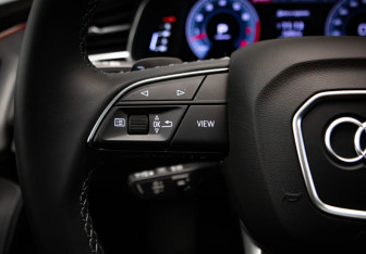 Подержанный автомобиль Audi Q7 2024 года (12 фото)