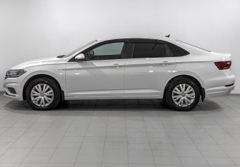 Подержанный автомобиль Volkswagen Jetta Sedan 2020 года (8 фото)
