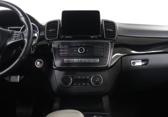 Подержанный автомобиль Mercedes-Benz GLE 2018 года (14 фото)