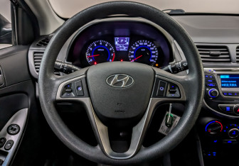 Подержанный автомобиль Hyundai Solaris Sedan 2015 года (21 фото)