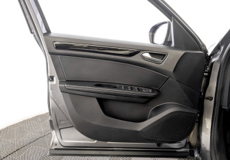 Подержанный автомобиль Renault Arkana 2019 года (19 фото)